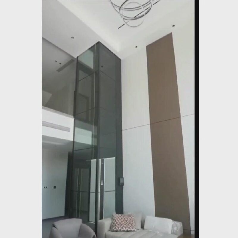 Безопасный и надежный винтовой лифт. Конструкция из нержавеющей стали с экстренной кнопкой остановки.